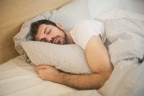 Boas noites de sono são fundamentais também para saúde ortopédica