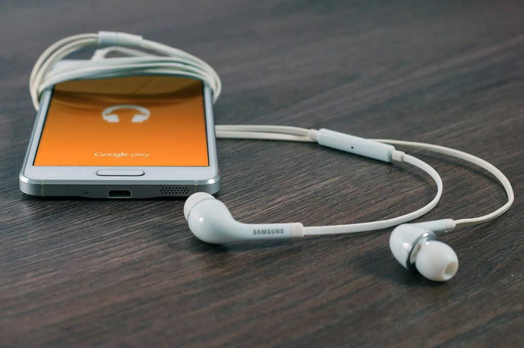 Quais os problemas de compartilhar fones de ouvido