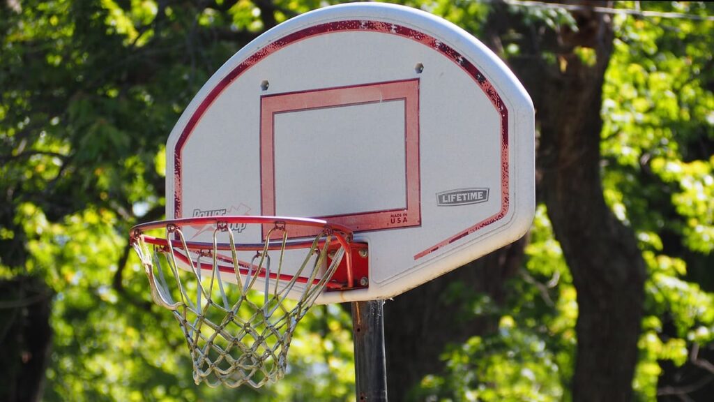 Qual a altura da cesta de basquete