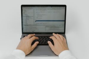 Como escolher um software ideal para gestão de móveis planejados: Guia prático e critérios essenciais